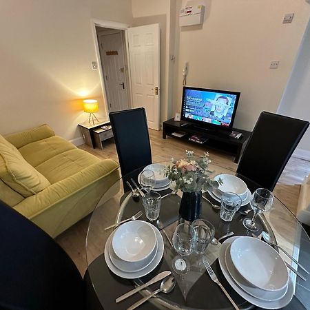 1-Bedroom Flat With Small Garden & Paid Parking In Finsbury Park, Highbury London Bagian luar foto