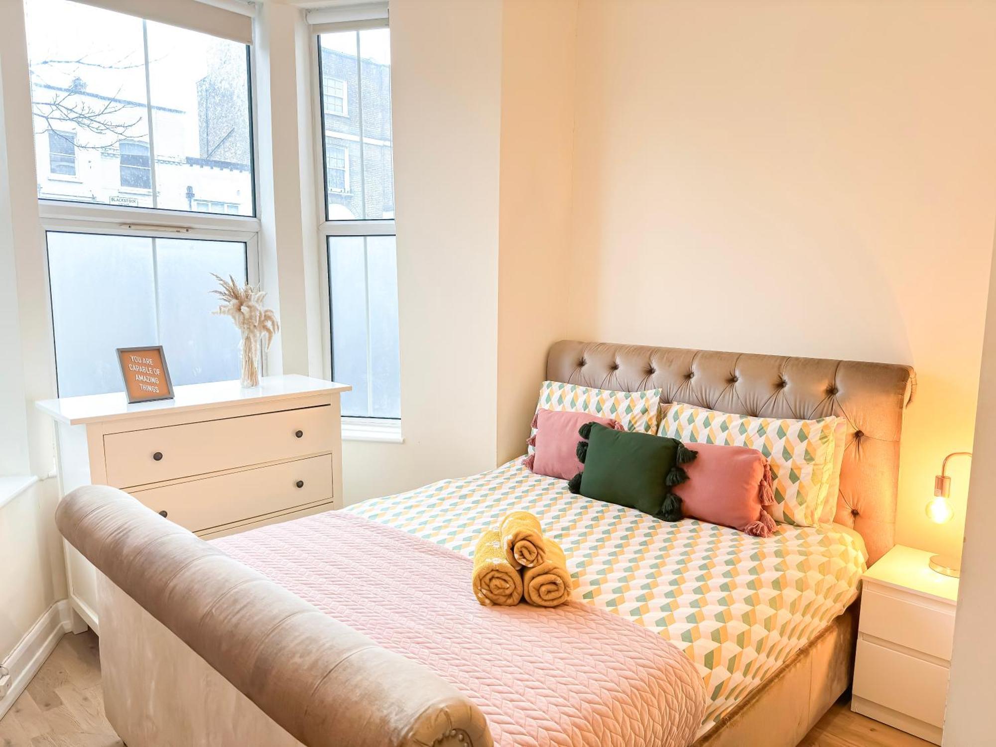 1-Bedroom Flat With Small Garden & Paid Parking In Finsbury Park, Highbury London Bagian luar foto