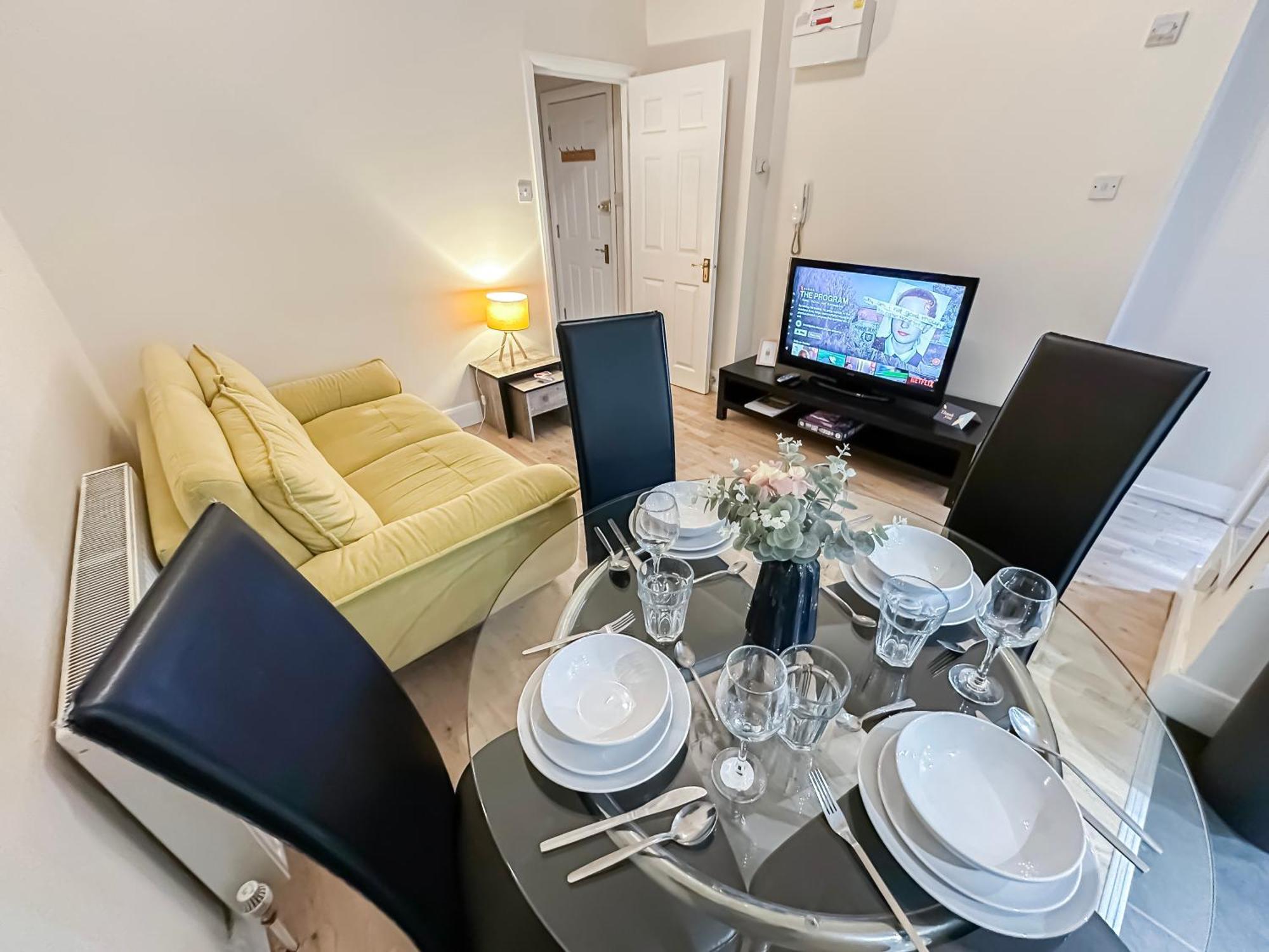 1-Bedroom Flat With Small Garden & Paid Parking In Finsbury Park, Highbury London Bagian luar foto