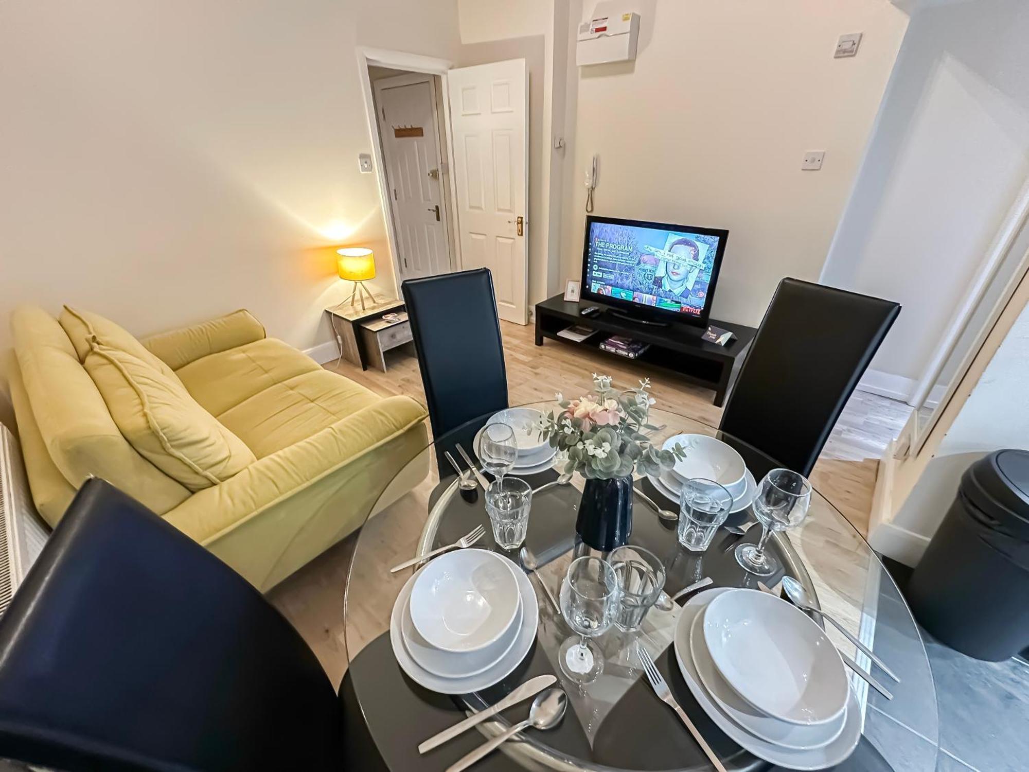1-Bedroom Flat With Small Garden & Paid Parking In Finsbury Park, Highbury London Bagian luar foto