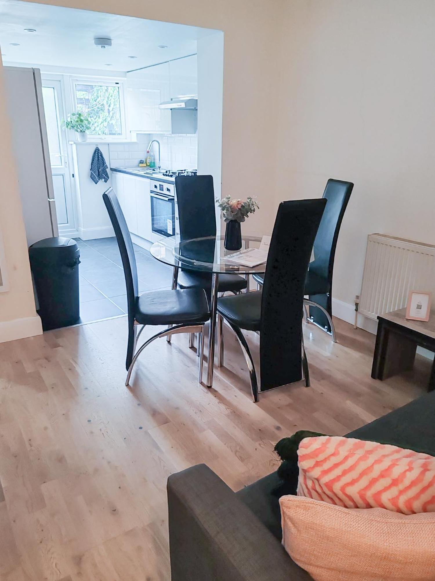 1-Bedroom Flat With Small Garden & Paid Parking In Finsbury Park, Highbury London Bagian luar foto