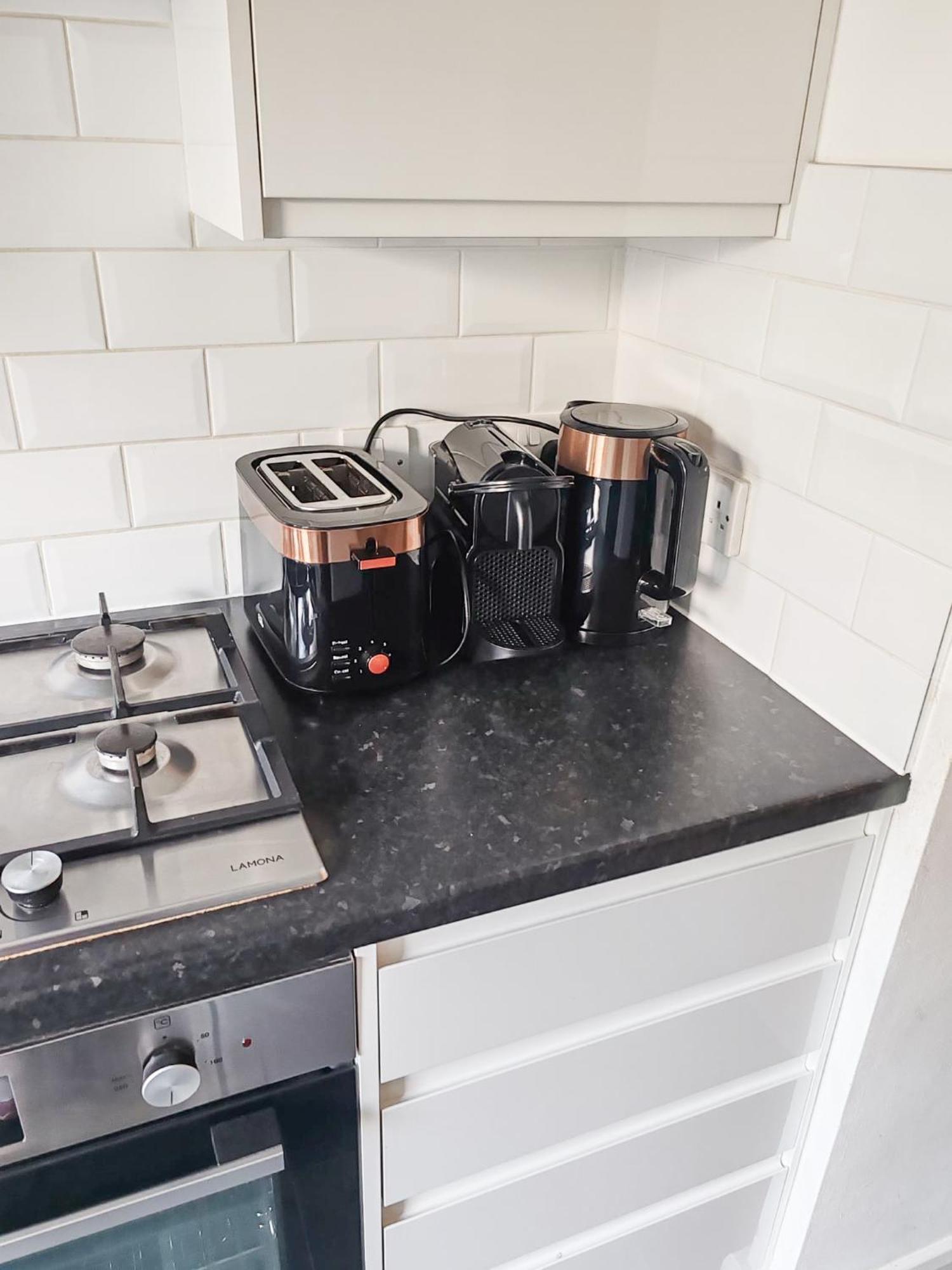 1-Bedroom Flat With Small Garden & Paid Parking In Finsbury Park, Highbury London Bagian luar foto