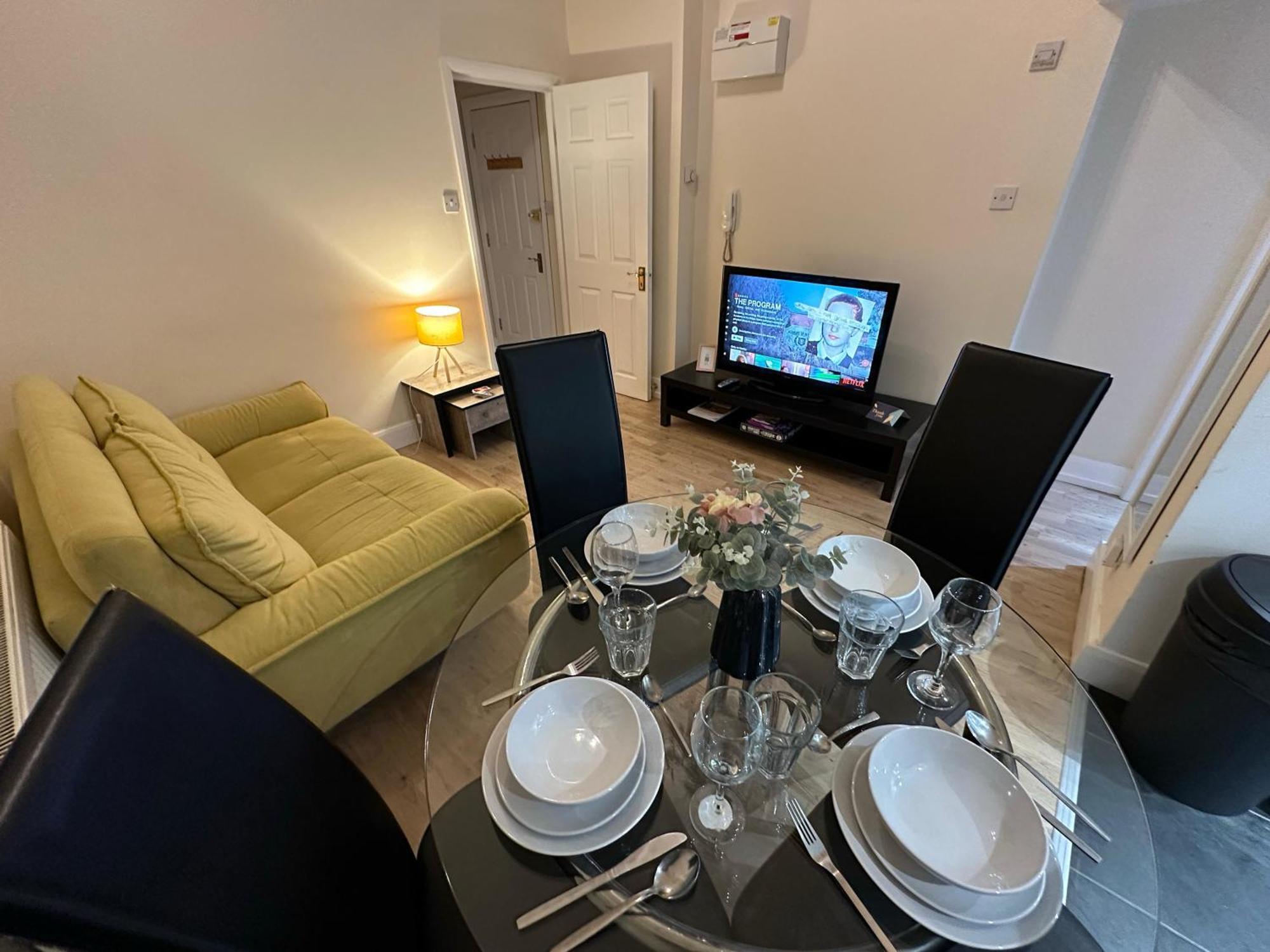 1-Bedroom Flat With Small Garden & Paid Parking In Finsbury Park, Highbury London Bagian luar foto