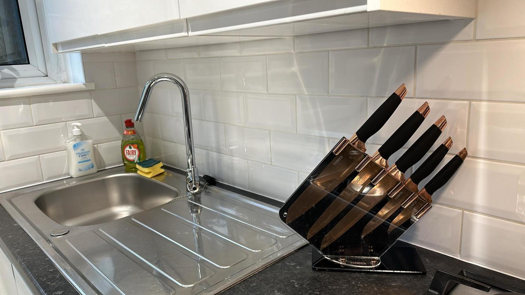 1-Bedroom Flat With Small Garden & Paid Parking In Finsbury Park, Highbury London Bagian luar foto