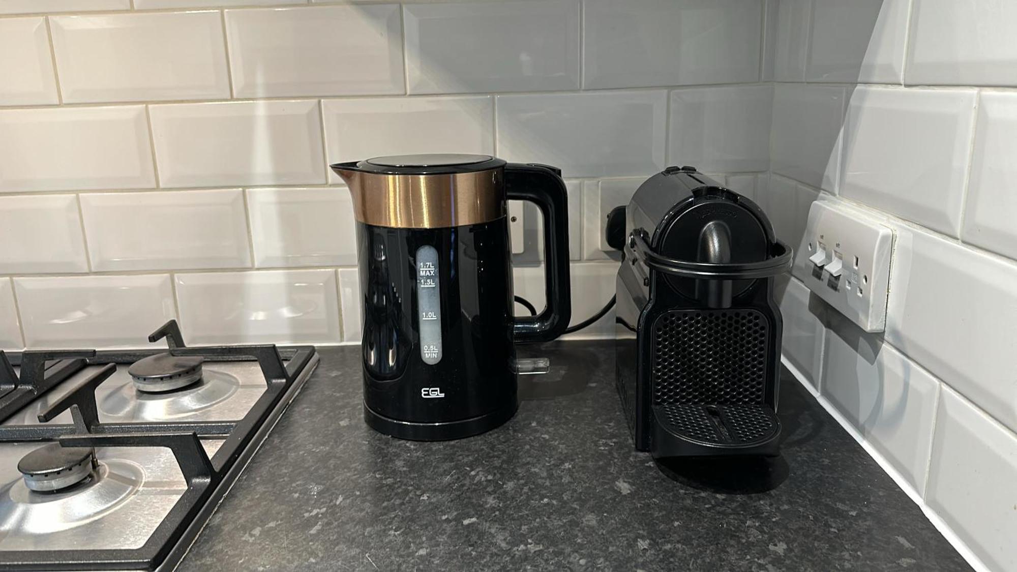 1-Bedroom Flat With Small Garden & Paid Parking In Finsbury Park, Highbury London Bagian luar foto